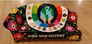 Meedoen met het afwerken van de unieke “Hou van Hatert-bank”